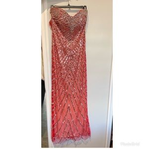 Jovani dress, size 6 , but it’s like size 4 .for more information text me.
